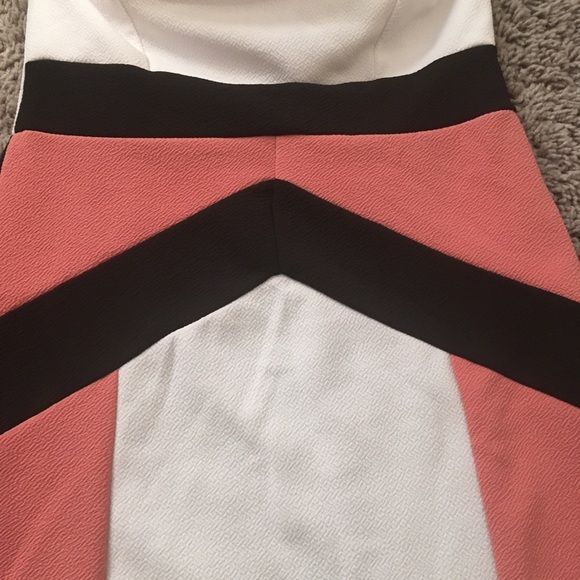 Strapless Windsor Sweetheart Bodycon dress - Picture 2 of 3